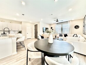 8725 Scotty's Lk Ln in Frisco, TX - Foto de edificio - Building Photo