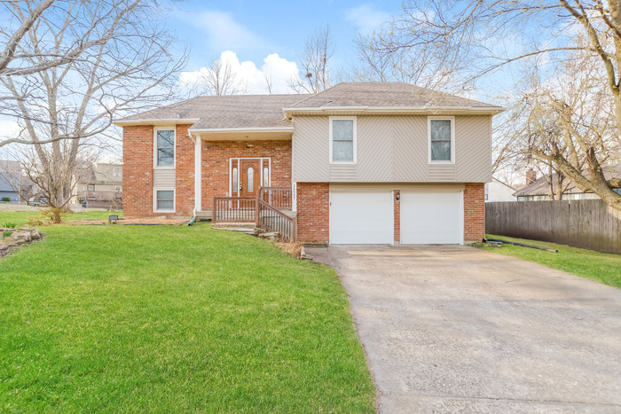 16403 W 139th St in Olathe, KS - Building Photo