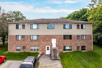 JJGF 2 - 851-861 Evergreen Dr in Hartford, WI - Foto de edificio - Building Photo