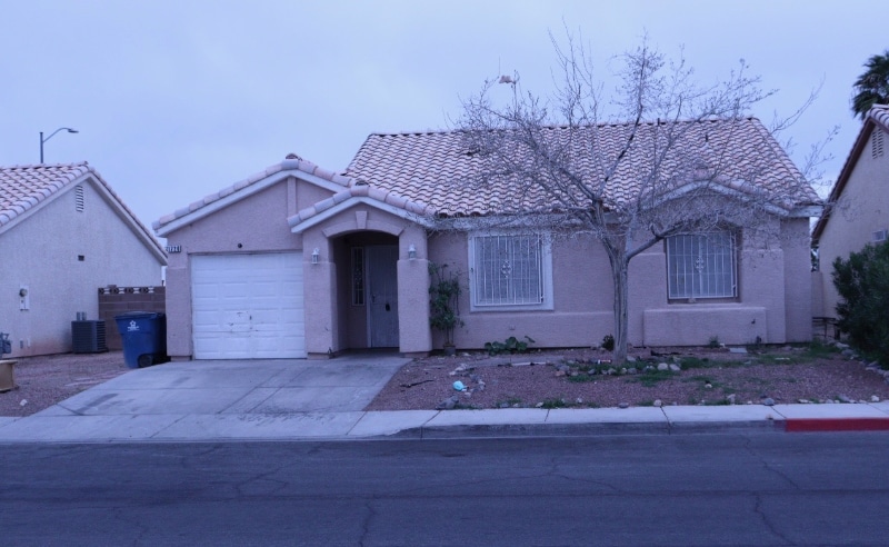 1720 Golden Sky Dr in Las Vegas, NV - Foto de edificio