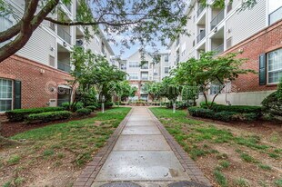 4860 Eisenhower Ave in Alexandria, VA - Building Photo