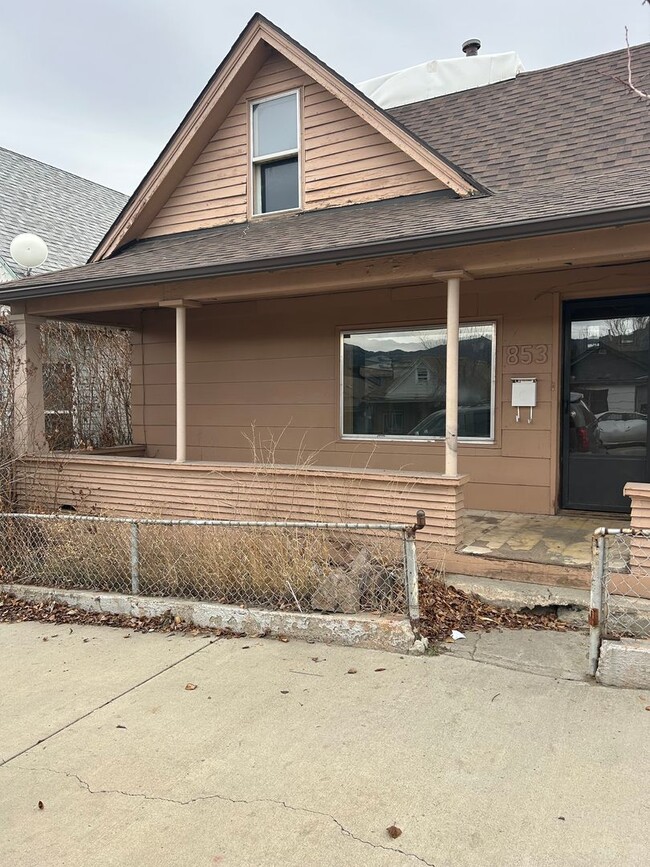 property at 853 S Main St