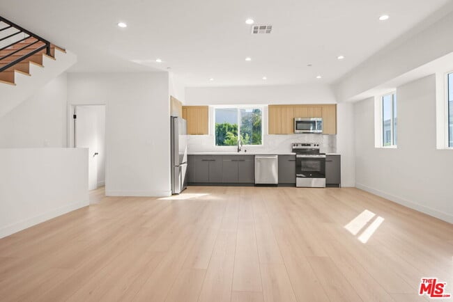1707 Burnside Ave in Los Angeles, CA - Building Photo - Building Photo