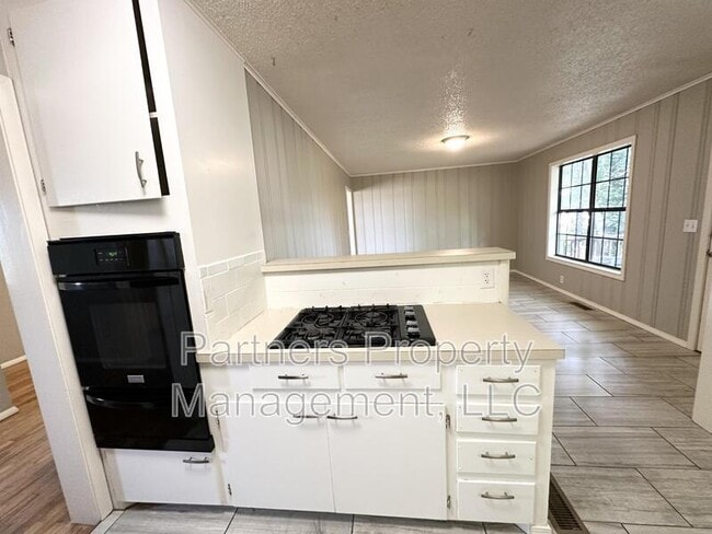 2201 W Deane St in Fayetteville, AR - Building Photo - Building Photo