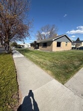 836 E Olive Ave in Moses Lake, WA - Building Photo - Building Photo