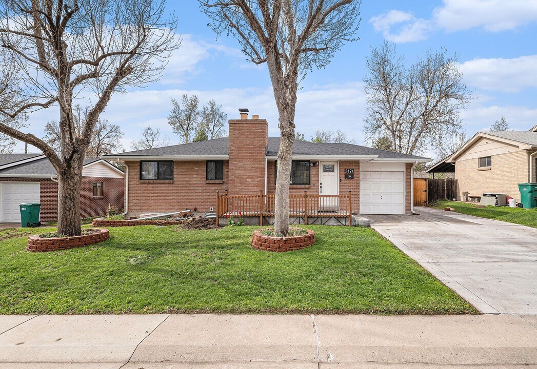 3474 W Powers Ave in Littleton, CO - Building Photo