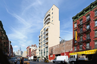 136-138 E Broadway in New York, NY - Foto de edificio - Building Photo