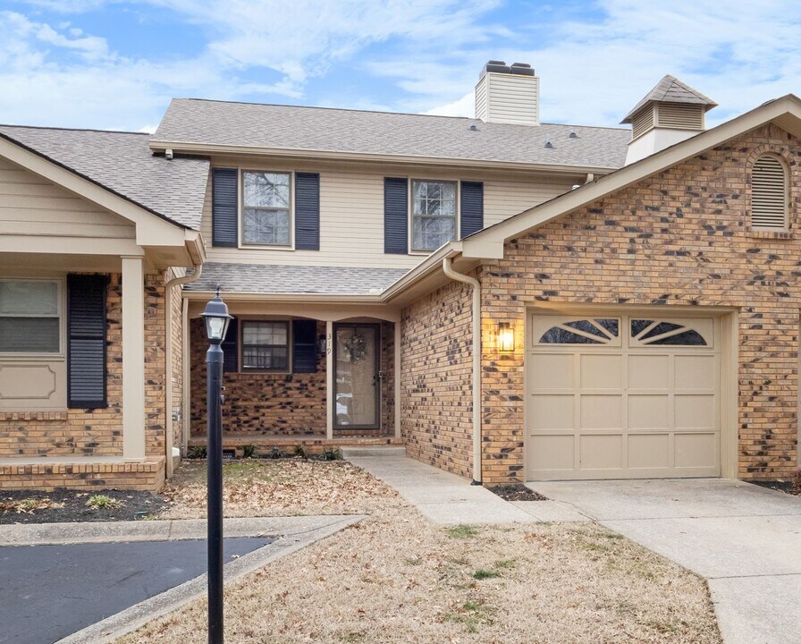 319 Kingswood Ct in Clarksville, TN - Building Photo