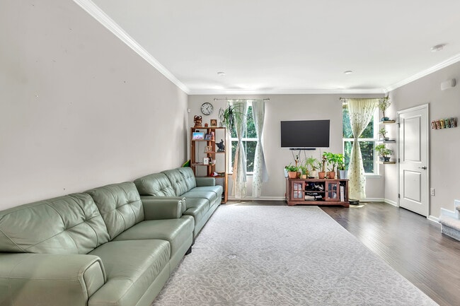 605 Bayside Ct in South Amboy, NJ - Foto de edificio - Building Photo