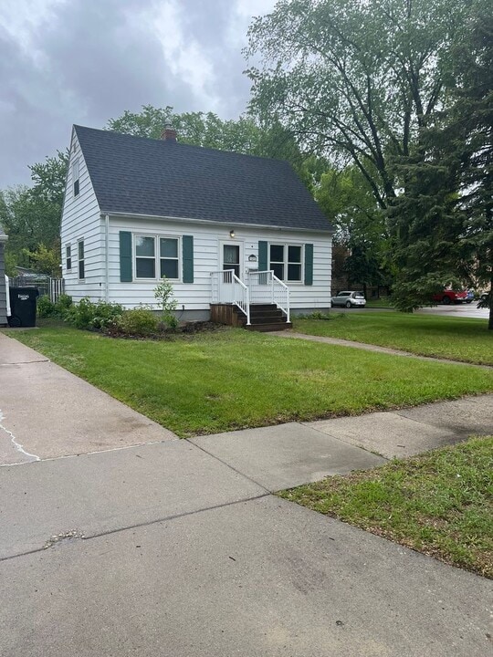 1401 7th St N in Fargo, ND - Foto de edificio