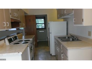 545 Birchcrest Dr-Unit -4 in River Falls, WI - Building Photo - Building Photo