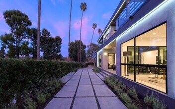 12720 Montana Ave in Los Angeles, CA - Building Photo - Building Photo