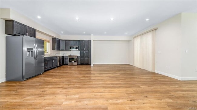 17154 Chatsworth St, Unit # 2 in Granada Hills, CA - Building Photo - Building Photo