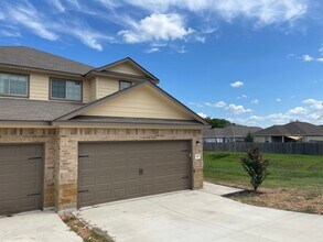 117-119-119 Highland Vw in New Braunfels, TX - Building Photo - Building Photo