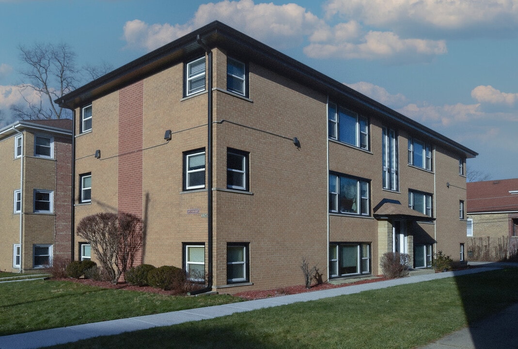 6925 N Rosemary Ln in Niles, IL - Foto de edificio