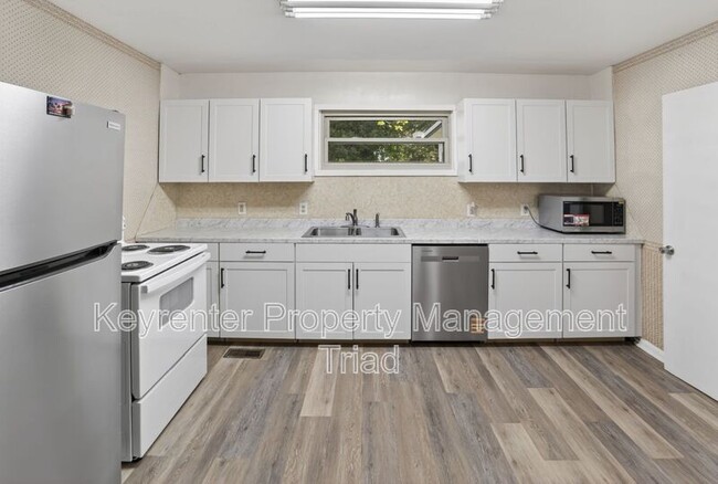 402 Rand Blvd in Archdale, NC - Building Photo - Building Photo