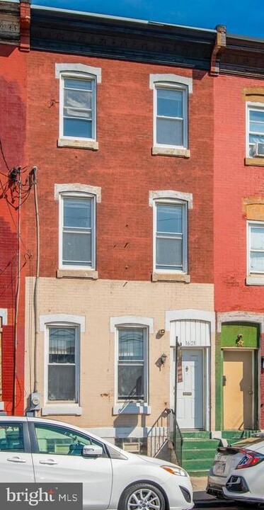 1621 W Montgomery Ave in Philadelphia, PA - Building Photo