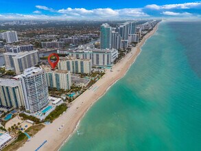 3901 S Ocean Dr in Hollywood, FL - Building Photo - Building Photo