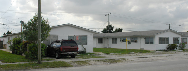 6216 Washington St in Hollywood, FL - Foto de edificio - Building Photo