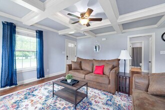 206 E St in Clarksville, TN - Foto de edificio - Building Photo