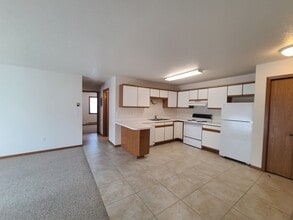 4330 10th Ave S. Fargo ND in Fargo, ND - Building Photo - Building Photo