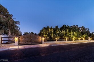 2940 Rosanna St in Las Vegas, NV - Building Photo - Building Photo