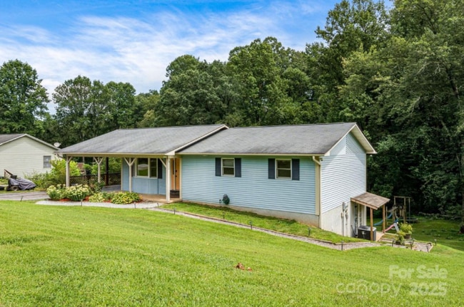 4155 Turnpike Rd in Horse Shoe, NC - Building Photo - Building Photo