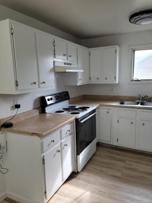 2213 Lathrop St in Fairbanks, AK - Building Photo - Building Photo