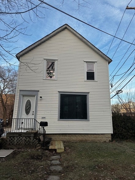 property at 1488 E Thacker St