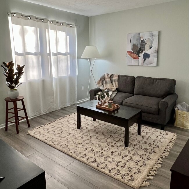 7210 Ohio Ave, Unit 1 in Deer Park, OH - Foto de edificio - Building Photo