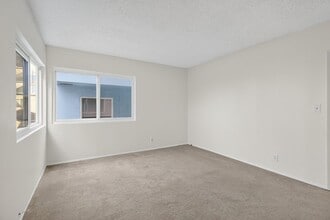 117-119 Moonstone St in Manhattan Beach, CA - Building Photo - Building Photo