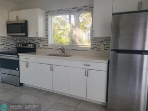 2324 Johnson St in Hollywood, FL - Building Photo - Building Photo