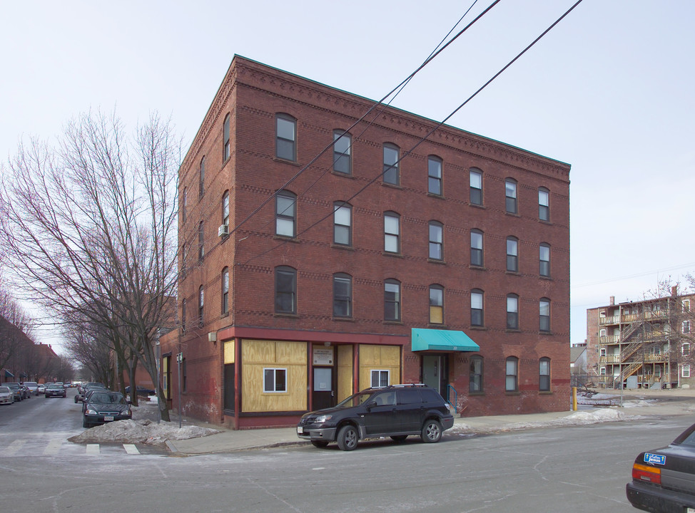 Nueva Vida Apartments in Holyoke, MA - Building Photo