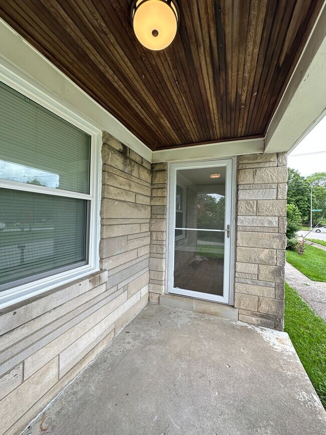 387-389-389 Manhattan Dr in Lexington, KY - Building Photo - Building Photo
