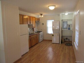 30953 7 Mile in Livonia, MI - Building Photo - Building Photo