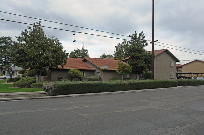 205 N L St in Madera, CA - Foto de edificio - Building Photo