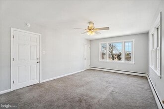 811 Burmont Rd in Drexel Hill, PA - Building Photo - Building Photo