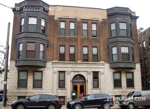 817 W Addison St in Chicago, IL - Building Photo - Building Photo