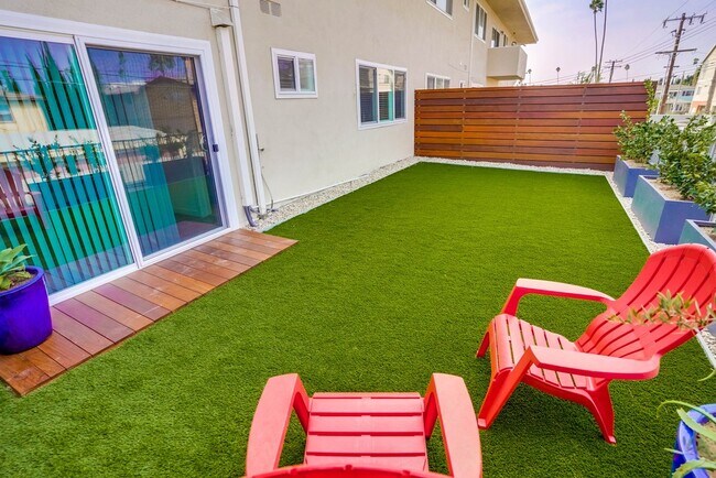 621 E 99th St in Inglewood, CA - Foto de edificio - Building Photo