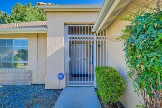 4005 Asino Ave in Bakersfield, CA - Foto de edificio - Building Photo