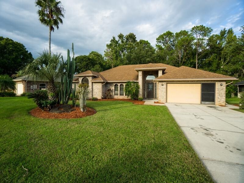 1939 Spruce Creek Landing in Port Orange, FL - Building Photo