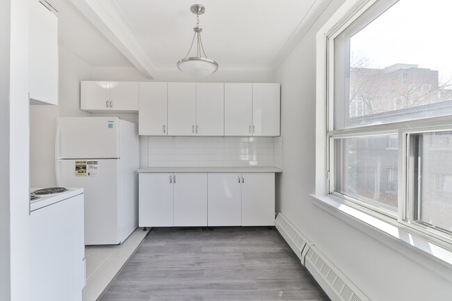 44 Saranac Blvd in Toronto, ON - Building Photo - Building Photo