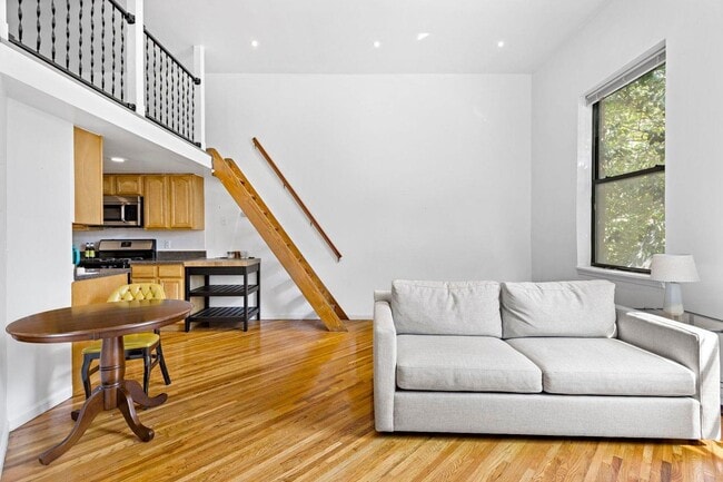 174 Grand St in Jersey City, NJ - Building Photo - Building Photo