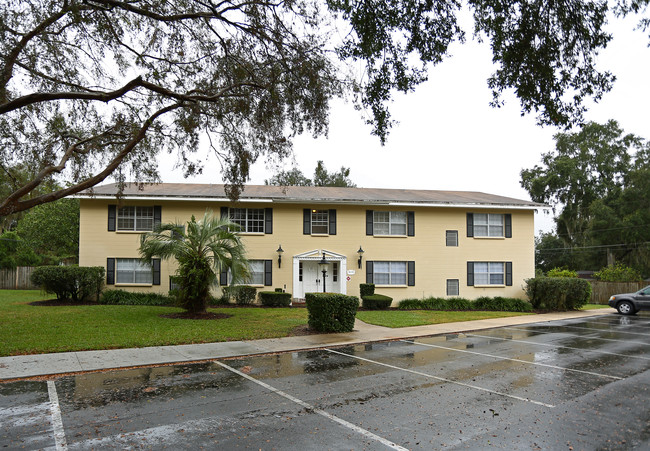 Glendale Court Apartments in Lakeland, FL - Building Photo - Building Photo