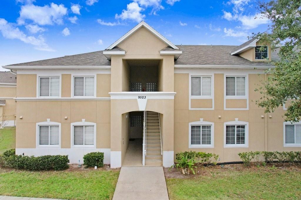 9523 Newdale Way in Riverview, FL - Foto de edificio