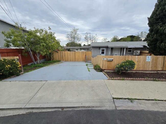 property at 2222 W Dunlop St