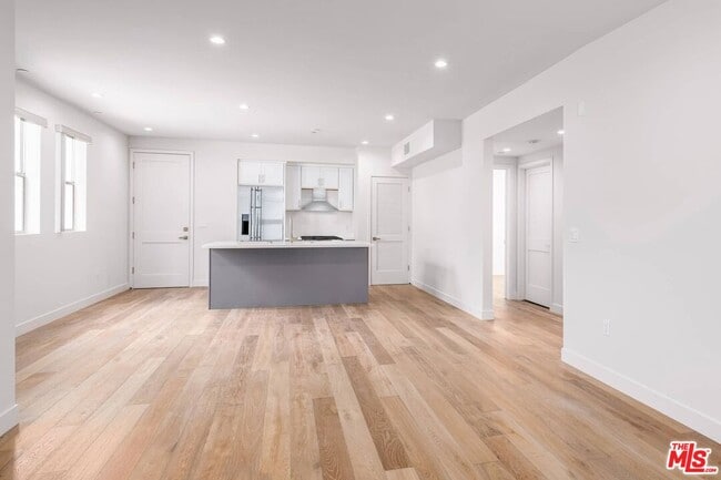 3726 Kelton Ave in Los Angeles, CA - Building Photo - Building Photo