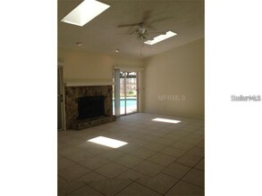 130 Tendring Cir in Palm Harbor, FL - Foto de edificio - Building Photo