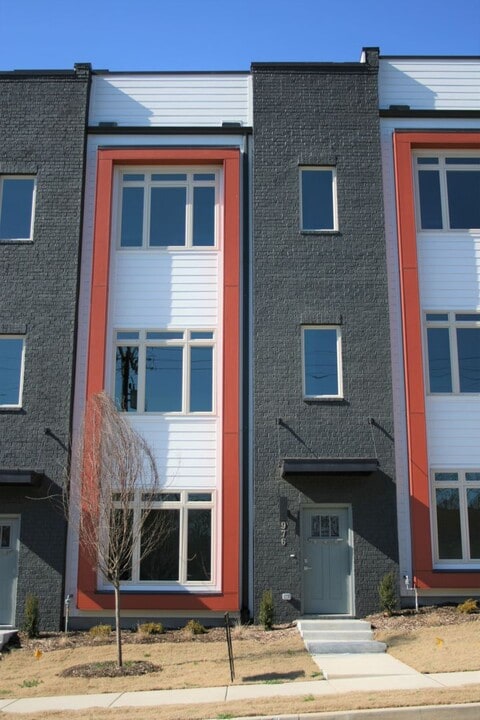 976 Youngs Ln in Nashville, TN - Building Photo