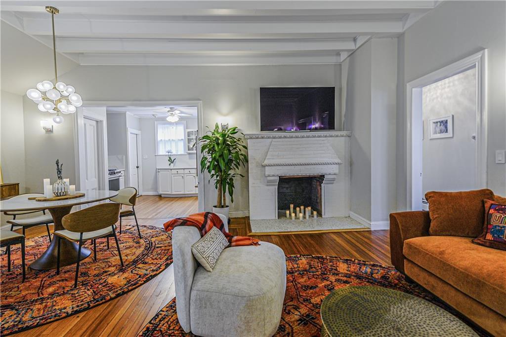 7 Mt Vernon St in Newport, RI - Building Photo